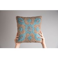 Handgetuftetes Punch Needle Kissen Beige & Türkis Besticktes Kissen Handgetuftetes Punch Needle Kissen Beige & Türkis Besticktes Kissen von LastivkaSuvenir