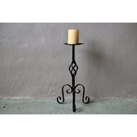 Großer Kerzenständer, Kerzenhalter Oder Antiker Dreibein-Kerzenhalter Aus Schmiedeeisen, Vintage - Und Brutalismus-stil von Latelierbellelurette