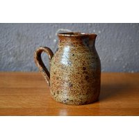 Krug Oder Wasserkrug Aus Pyrit-steinzeug, Geschirr Im Boho-Vintage - Und Country-Chic-stil Krug Oder Wasserkrug Aus Pyrit-steinzeug, Geschirr Im Boho-Vintage - Und Country-Chic-stil von Latelierbellelurette