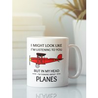 Flugzeug-Becher, Flugzeug-Liebhaber-Geschenk, Ich Könnte Aussehen, Als Würde Ihnen Zuhören, Aber in Meinem Kopf Denke An Flugzeuge, Vintage-Flugzeuge von LaughablePrintables