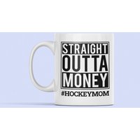 Hockey Mama Becher, Geschenk, Straight Outta Geld, Lustiges Sohn Tochter, Mutter, Mom Cup von LaughablePrintables