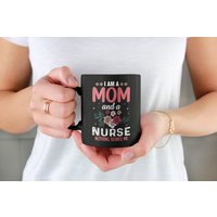 Mutter Krankenschwester Geschenk, Becher, Ich Bin Eine Und Nichts Erschreckt Mich, Muttertagsgeschenk, Süße Tasse, Blumen Stillbecher von LaughablePrintables