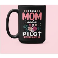 Piloten-Mama-Geschenk, Piloten-Mama-Becher, Piloten-Muttertagsgeschenk, Ich Bin Eine Mutter Und Ein Pilot Nichts Erschreckt Mich, Niedliche von LaughablePrintables