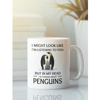 Pinguin-Tasse, Pinguin-Liebhaber-Geschenk, Ich Könnte Aussehen, Als Würde Auf Dich Hören, Aber in Meinem Kopf Denke An Pinguine, Lustige von LaughablePrintables