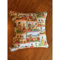 Badeobst Damen - Gesteppter Kissenbezug Passend Für 18x18 Kissenform Badeobst Damen - Gesteppter Kissenbezug Passend Für 18x18 Kissenform von LaughingStars