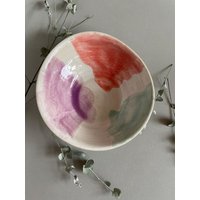 Keramikschale - Kunstvolle Farbakzente in Rot, Lila & Grün, Perfekt Zum Dekorieren Und Anrichten von LauraCeramicsShop