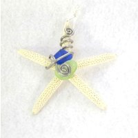 strand Weihnachten Ornament, Ornament Seestern Mit Sea Glass Beach Wedding Favor Dekor, Meer Glas Unter 25 von LauraMooreDesignsLLC