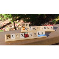 Personalisiertes Scrabble Schreibtisch Lehrer Namensschild von LauraPlumDesigns
