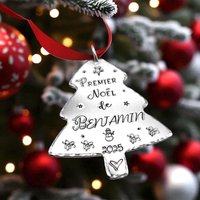 Personalisierte Weihnachtskugel, Baby Weihnachtsandenken, Erstes Weihnachtsgeschenk Personalisierte Weihnachtskugel, Baby Weihnachtsandenken, Erstes Weihnachtsgeschenk von LauraWalkerJewellery