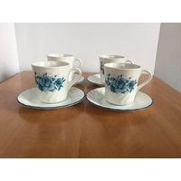 Vintage 4Er Set Corelle Von Corning Blue Velvet Rose Kaffee Teetassen Mit Untertassen von LaurasFunFindsCA