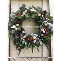 Weihnachtskranz Für Haustür/ Wohndekor/ Tannenzapfen/ Eukalyptus/ Lämmerohr/ Beeren von Lavenderheartwreaths