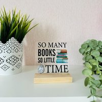So Many Books Little Time Acryl Schild | Bookish Quote Deko Mit Holzständer Geschenk Für Leseratten & Bibliophile Bücher Regal So Many Books Little Time Acryl Schild | Bookish Quote Deko Mit Holzständer Geschenk Für Leseratten & Bibliophile Bücher Regal von Laventiadream