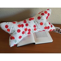 Leseknochen Lesekissen Relaxkissen Stoff Rot Weiß Kirschen von Lavietido