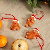 Set Von 3 Yoga Lebkuchen Männer Form Kugeln Braun Rot Weiß Weihnachtsdekoration Hängen Weihnachtsbaum Ornament Neuheit Geschenk Stocking Stuffer von LaviniasTeaParty