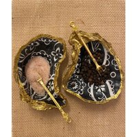 Austern Salz Und Pfeffer Set Mit Goldenen Löffeln Für Das Ausgefallene Abendessen Im Küstenstil von Lavisainte