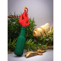 Strick-Molotov' - Lustiger Tannenbaumschmuck | Ornament Mit Strickmuster Einzigartige Weihnachtsdeko, Witziges Geschenk 3D-Gedruckt Strick-Molotov' - Lustiger Tannenbaumschmuck | Ornament Mit Strickmuster Einzigartige Weihnachtsdeko, Witziges Geschenk 3D-Gedruckt von LayerLover3D