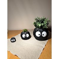 Susuwatari Planter Pot - Spirited Away Inspired Dust Sprite Plant 3 Sizes Cute Anime Decor For Succulents & Houseplants von LayerWise