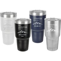 Das Abenteuer Beginnt 30 Unzen Edelstahl Thermobecher - Abschlussfeier, Hochzeitsgeschenk, Jungvermählten, College Bestandener Geschenk von LazerDesigns