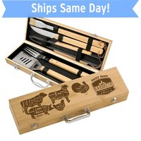 Grill Set Mit Gravur Bambus 5-Teiliges Grillgeschenk-Set - Personalisierte Fleischstücke Individuelle Grillgeschenke Für Männer von LazerDesigns
