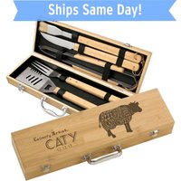 Groomsmen Grill Geschenk 5-Teiliges Premium Bambus Grill-Werkzeug-Set Mit Den Namen Ihres Trauzeugen Und Ihrem Trauzeugen, Titeln Hochzeitsdatum von LazerDesigns