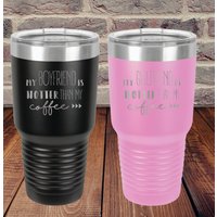 Heißer Als Meine Kaffee Paare 30 Unzen Tassen - Personalisierte Valentinstag Geschenk Reise Kaffeetasse Mit Deckel Freund Freundin Heißer Als Meine Kaffee Paare 30 Unzen Tassen - Personalisierte Valentinstag Geschenk Reise Kaffeetasse Mit Deckel Freund Freundin von LazerDesigns