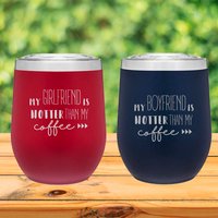 Hotter Than My Cup Of Coffee Paare Becher - 12 Unzen Isolierte Weinbecher Mit Deckel Personalisiertes Valentinstagsgeschenk Hotter Than My Cup Of Coffee Paare Becher - 12 Unzen Isolierte Weinbecher Mit Deckel Personalisiertes Valentinstagsgeschenk von LazerDesigns