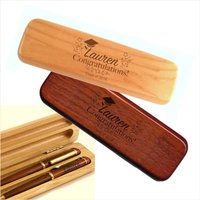 Personalisiertes Holz-Doppelstiftset - Graviertes Holzstift-Präsentationsset, College Grad Pen Set, Graviertes Abschlussgeschenk von LazerDesigns