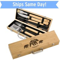 Personalisiertes Papa Bear & Cubs 5-Teiliges Bbq-Geschenkset - Bambusgrillset Mit Gravur Des Vaters Benutzerdefiniertes Vatertags-Grillgeschenkset von LazerDesigns