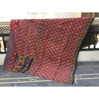 Boho Vintage Kantha Quilt Handgemacht Decke Wendbare Baumwolle Sari Tagesdecke Handgenäht von LazuWork