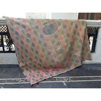 Sari Patchwork Kantha Quilt Vintage Baumwolle Decke Handbestickter Reversible Überwurf Indisch Boho Tagesdecke von LazuWork