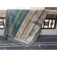 Vintage Kantha Quilt, Handgefertigte Baumwolle Sari Decke, Boho Decke von LazuWork