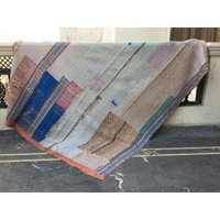 Vintage Kantha Quilt, Handgemachter Baumwoll Boho Decke von LazuWork