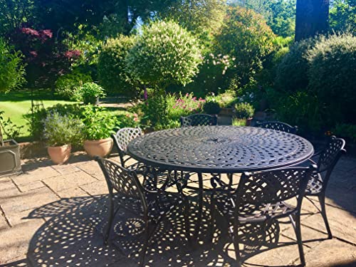 Lazy Susan 150 cm Runder Frances Gartentisch in Antik Bronze mit 6 Kate Stühlen mit beigen Sitzkissen | Nachhaltiges Sandguss-Aluminium | Wetterfest | Rostfrei | Wartungsarm | 3 Jahre Garantie von Lazy Susan