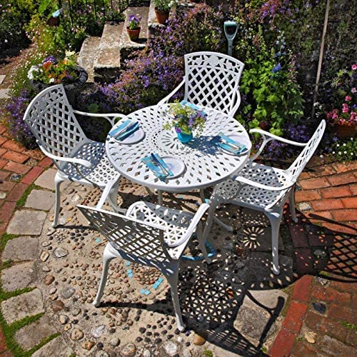 Lazy Susan 88 cm Runder Mia Gartentisch in Weiß mit 4 Rose Stühlen und blauen Sitzkissen | Nachhaltiges Sandguss-Aluminium | Wetterfest | Rostfrei | Wartungsarm | 3 Jahre Garantie von Lazy Susan