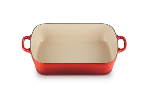 Le Creuset Signature Gusseisen-Bratreine, 33 cm, Rechteckig, Für alle Herdarten und Induktion geeignet, Volumen: 4,9 l, 3,85 kg, Kirschrot, 20184330602422 von LE CREUSET