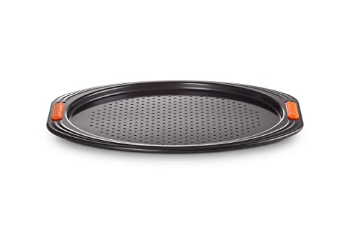 Le Creuset Antihaft Pizza-Backblech, Ø 33 cm, Belüftungslöcher, Sauerteigbeständig, Aus Karbonstahl gefertigt, Anthrazit/Orange, 94102713000000 von LE CREUSET