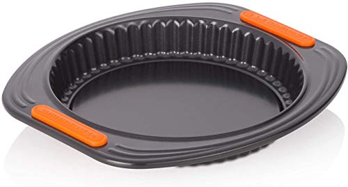 Le Creuset Antihaft Quiche- und Obstkuchenform, Ø 28 cm, Hebeboden, Sauerteigbeständig, Aus Karbonstahl gefertigt, Anthrazit/Orange, 94101900000000 von LE CREUSET