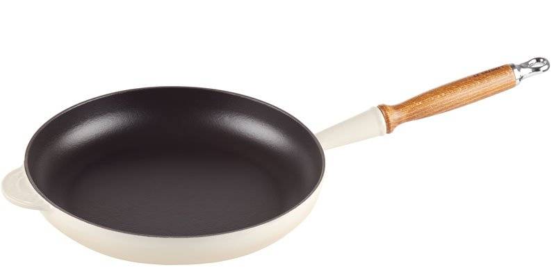 Le Creuset Bratpfanne 24cm aus emailliertem Gusseisen mit Holzgriff von Le Creuset
