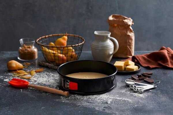 Le Creuset Springform mit Rohrboden 26 cm Antihaft von Le Creuset