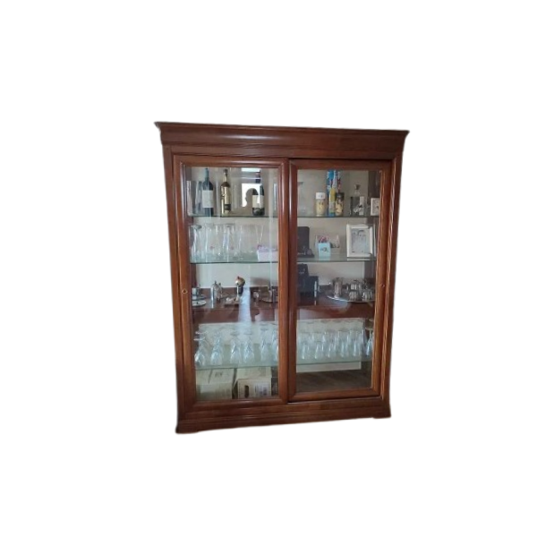 Vitrine mit Schiebetüren aus Holz in Nussbaumoptik und Glas, Le Fablier von Le Fablier