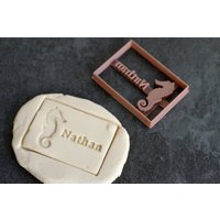 Die Seepferdchen Mit Vorname - Fräser Hippocampus Custom Niedlicher Cutter Cookiename Personalisiert Die Seepferdchen Mit Vorname - Fräser Hippocampus Custom Niedlicher Cutter Cookiename Personalisiert von LeCuisinier