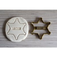 Sheriff-stern-Ausstecher Mit Vornamen | Anpassbar. Sheriff-Ausstecher Zum Cowboy-Geburtstag - Sheriff Sheriff-stern-Ausstecher Mit Vornamen | Anpassbar. Sheriff-Ausstecher Zum Cowboy-Geburtstag - Sheriff von LeCuisinier