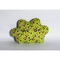 Kissen Wolke Dekorativ Baumwolle Grün Apfel Bedruckt Kleine Blumen Rot Blau Weiß Bestickt Gesicht Heiter Zu Süß Made in Frankreich Kissen Wolke Dekorativ Baumwolle Grün Apfel Bedruckt Kleine Blumen Rot Blau Weiß Bestickt Gesicht Heiter Zu Süß Made in Frankreich von LeDedArpine