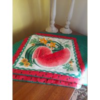 Hübsche Tischdecke - Vintage Tischdecke, Wassermelonen, Sommerdekor, Grün Und Rot 178 X 113 cm, Stoff Von Spring Industries von LeLapinDansLaCuisine