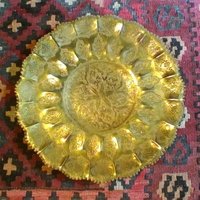 Schöne Vintage Messing Tablett - Geprägt Und Hübsch Geformt Schöne Vintage Messing Tablett - Geprägt Und Hübsch Geformt von LeLapinDansLaCuisine