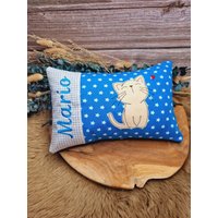 Kleines Kissen Mit Wunschnamen - Katze Geschenk Zur Geburt Oder Taufe von LeLynsKreativwelt