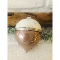 Cottage Schmuckdose Christbaumkugel Geschenkverpackung Schatulle Glas Shabby Hygge Cottage Schmuckdose Christbaumkugel Geschenkverpackung Schatulle Glas Shabby Hygge von LePetitVillageDE