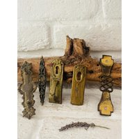Frankreich 5 Tlg Set Bezaubernde Uralte Möbelgriffe Schublade Beschläge Messing Truhe No 2 Frankreich 5 Tlg Set Bezaubernde Uralte Möbelgriffe Schublade Beschläge Messing Truhe No 2 von LePetitVillageDE