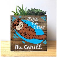 Personalisierter Otter Pflanzkasten Handbemalte Holzkiste, Individuelles Gartengeschenk Personalisierter Otter Pflanzkasten Handbemalte Holzkiste, Individuelles Gartengeschenk von LeaJoelleHandmade