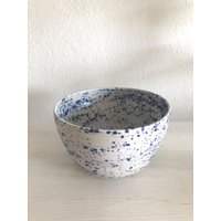 Frühstücksschale Frühstücks Bowl Schale Keramik Schüssel Dessertschale Blau Weiß Gepunktet // Handgemachte Aus Deutschland von LeaLunaCeramics